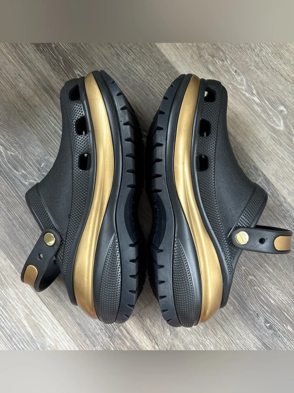 Crocs Mega Crush Metallic Clogs Black & Gold Platform Slip-On Shoes Sz M 8/W 10